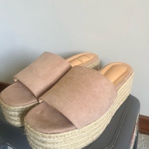 Lulus platform pink sandals. size 6